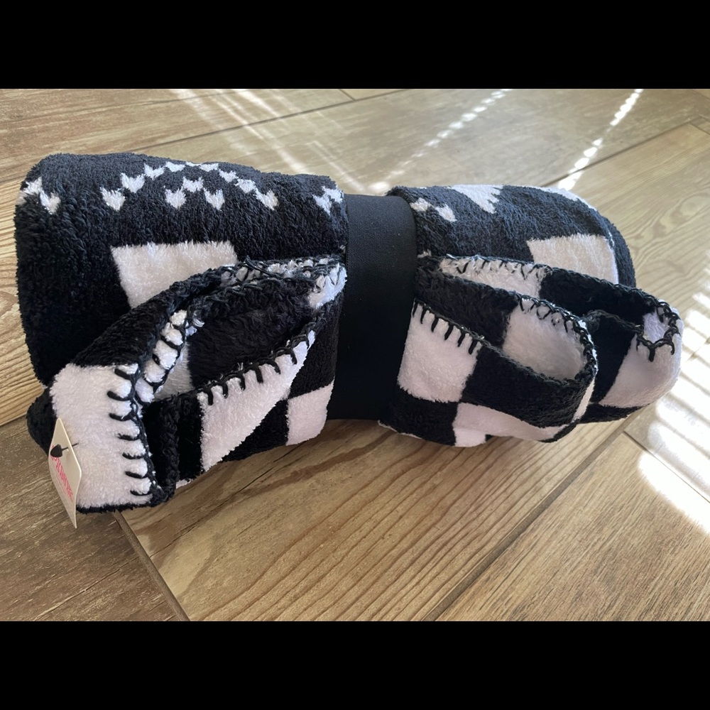 Pink Victoria Secret Blanket - Picture 4 of 4